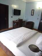 Nandas Hotel