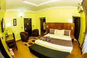 Nandas Hotel
