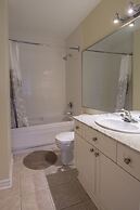 Airy Downtown Apartments by Nuage