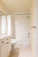 Airy Downtown Apartments by Nuage