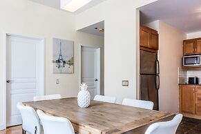 Airy Downtown Apartments by Nuage