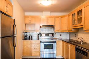 Airy Downtown Apartments by Nuage