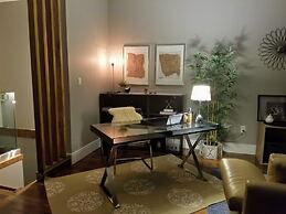 Luxury Central Toronto 2 bedroom suite