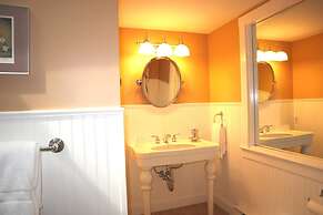 Whalewalk Inn and Spa