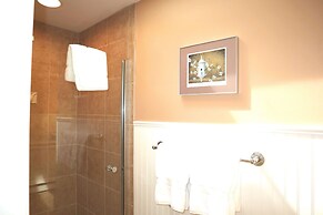 Whalewalk Inn and Spa