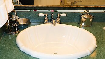 Whalewalk Inn and Spa