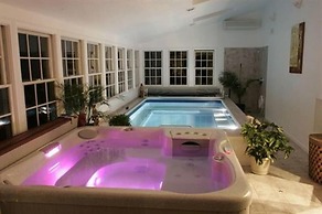 Whalewalk Inn and Spa