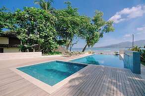 Mutiara Carita Cottages