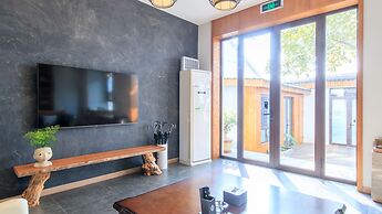 Floral Hotel Xiongan Lotus Court