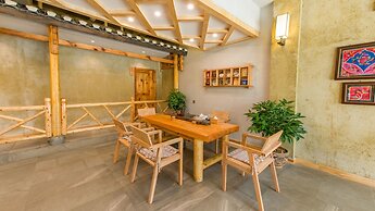 Floral Hotel Fenghuang Huercaowu