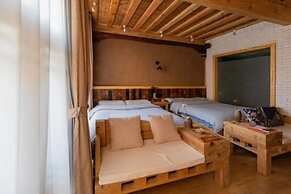 Floral Hotel Huize AD 1727