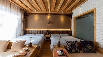 Floral Hotel Huize AD 1727