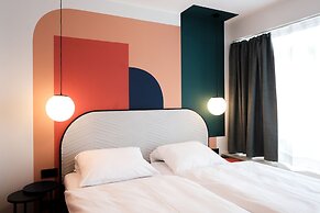 The Dot - 24-7 Check-in