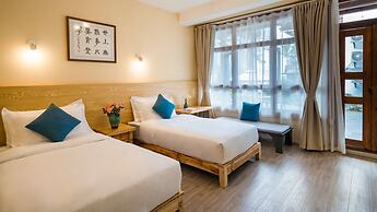 Floral Joy Cat Hotel