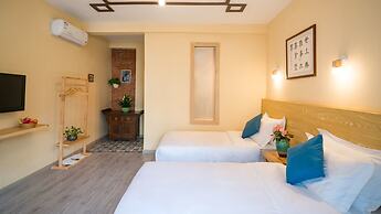 Floral Joy Cat Hotel