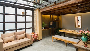 Floral Joy Cat Hotel