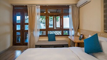 Floral Joy Cat Hotel