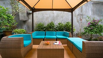 Floral Joy Cat Hotel