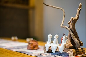 Floral Joy Cat Hotel