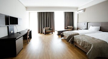 Olympus Hotel By Umbrella