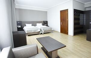 Olympus Hotel By Umbrella