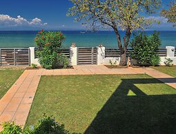 Balconies on Sea - The Garden Apartment