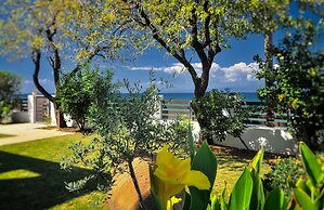 Balconies on Sea - The Garden Apartment