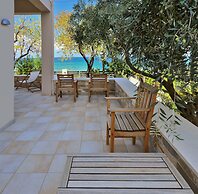 Balconies on Sea - The Garden Apartment