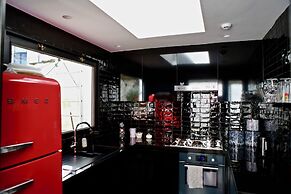 Rock Lobster City Lodge