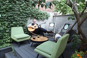 Rock Lobster City Lodge