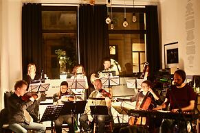 Rock Lobster City Lodge