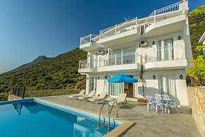 Villa Biba 2 by Lycia Collections