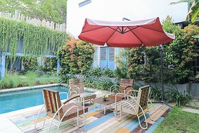 Base Guesthouse and Hostel