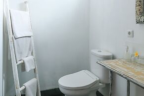 Base Guesthouse and Hostel