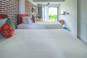 Base Guesthouse and Hostel