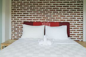 Base Guesthouse and Hostel