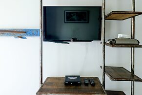 Base Guesthouse and Hostel