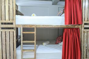 Base Guesthouse and Hostel