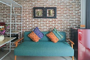 Base Guesthouse and Hostel