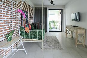 Base Guesthouse and Hostel