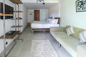 Base Guesthouse and Hostel