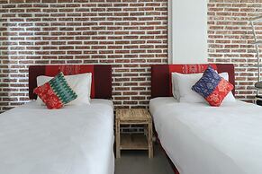 Base Guesthouse and Hostel