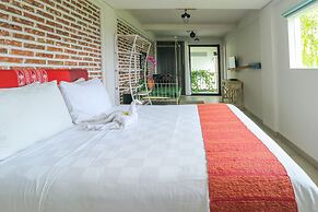 Base Guesthouse and Hostel