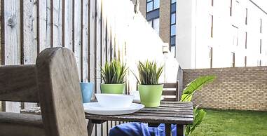 Tudors eSuites Birmingham Townhouse Private Garden Free Parking