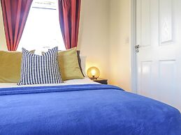 Tudors eSuites Birmingham Townhouse Private Garden Free Parking