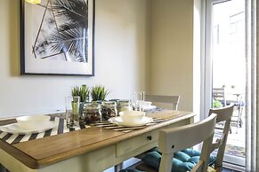 Tudors eSuites Birmingham Townhouse Private Garden Free Parking