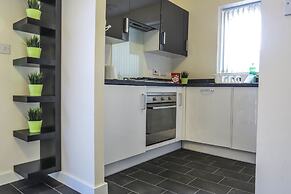 Tudors eSuites Birmingham Townhouse Private Garden Free Parking