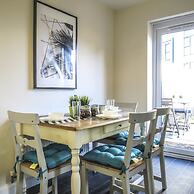 Tudors eSuites Birmingham Townhouse Private Garden Free Parking