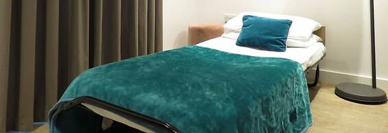 Tudors eSuites Birmingham Townhouse Private Garden Free Parking