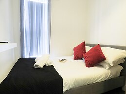 Tudors eSuites Coventry Townhouse Private Garden Free Parking